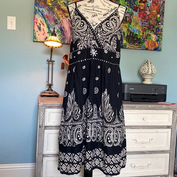 Cassee’s Sundress. Black & white print w/adornments. Fully lined. 100% cotton. - Picture 12 of 12